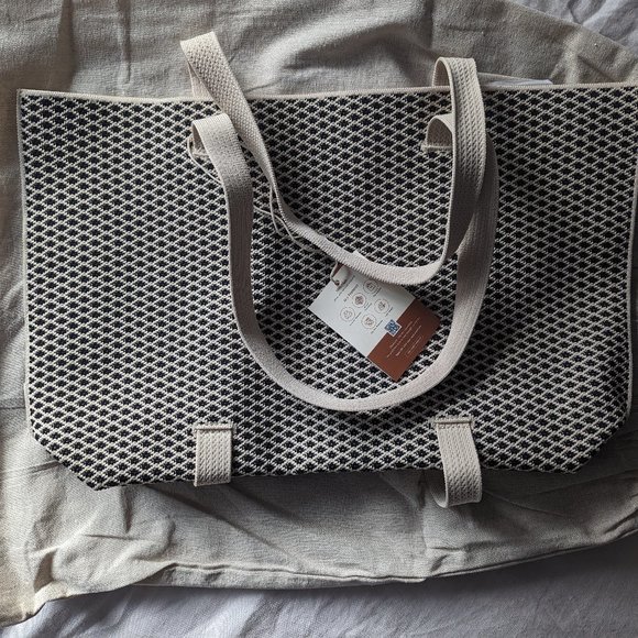 NWT Zahara Tote - Black and White (Dust bag inc) - Picture 4 of 9